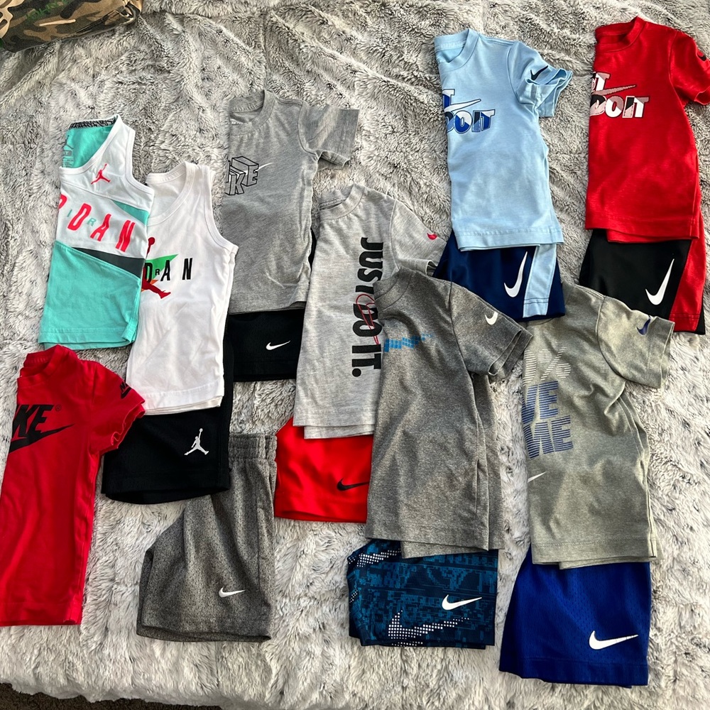 Boys size 3T: Nike lot